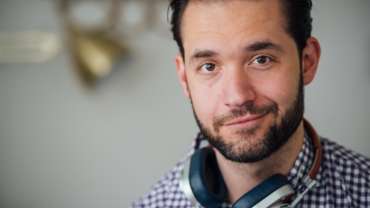 alexis ohanian header 3 2 0 370x208 - Alexis Ohanian: Creating the front page of the internet