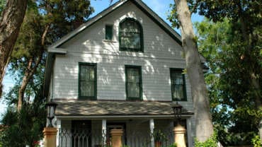 old house2 370x208 - 'Standard play' that’s pushing up house prices in one of NZ cheapest towns